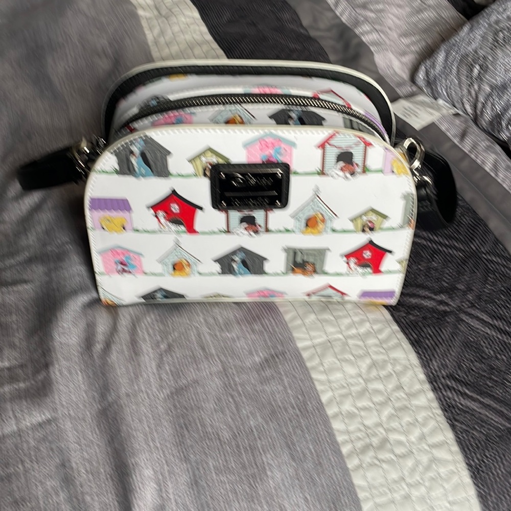 Loung fly dog purse